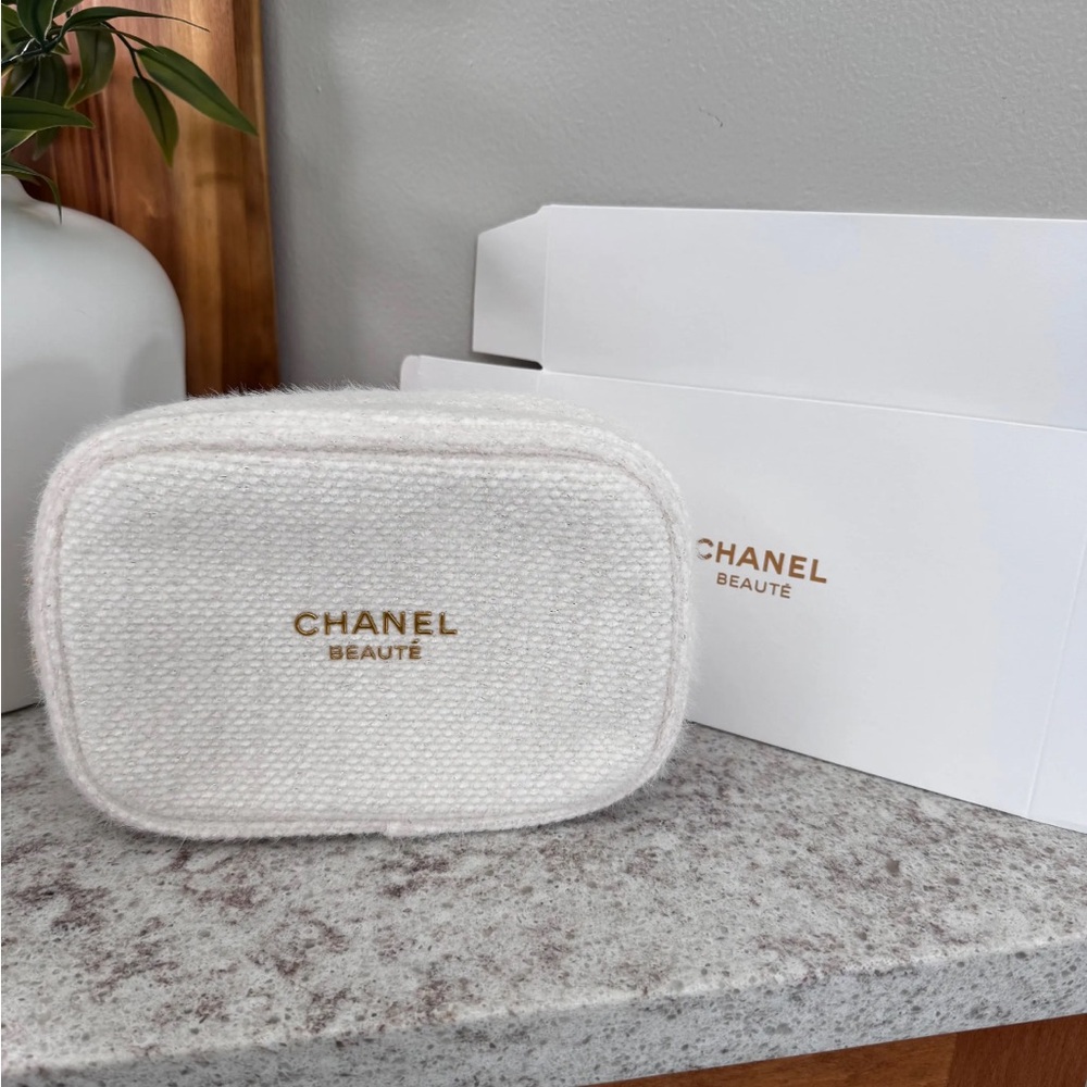 Chanel Beauté White Cosmetic Bag